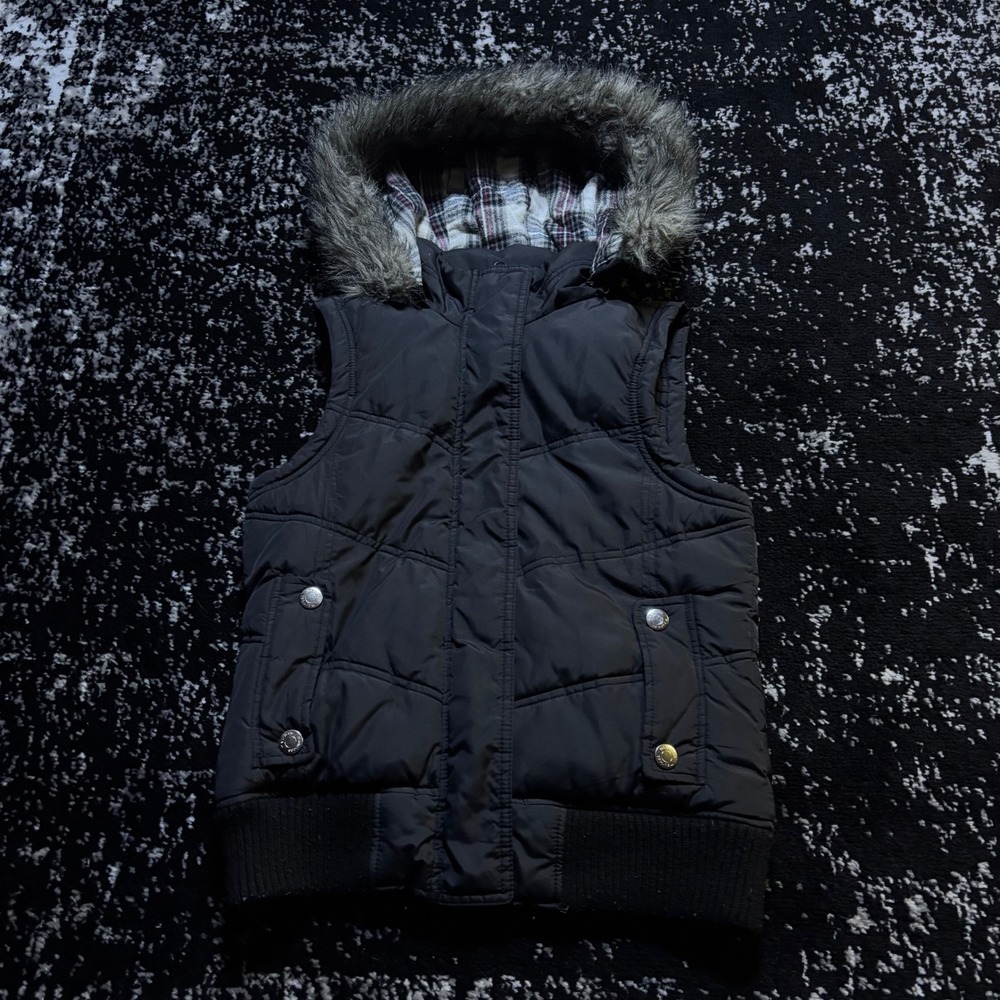 Maurices Womens Black Puffer Vest Faux Fur Trim Hood Plaid Lined Y2K Small